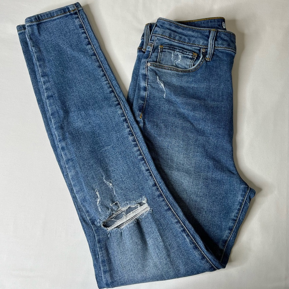 Forever 21 distressed skinny Jeans size 27